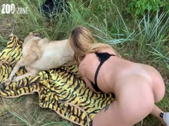 Dog oral sex with a petite babe while outdoors 